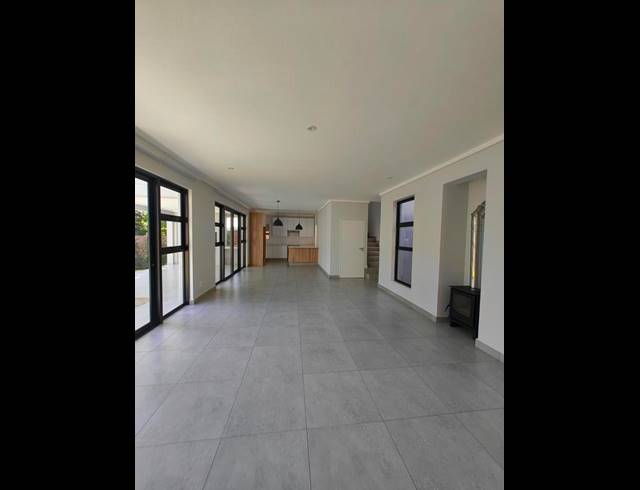 3 BEDROOM PROPERTY TO RENT IN MENLO PARK